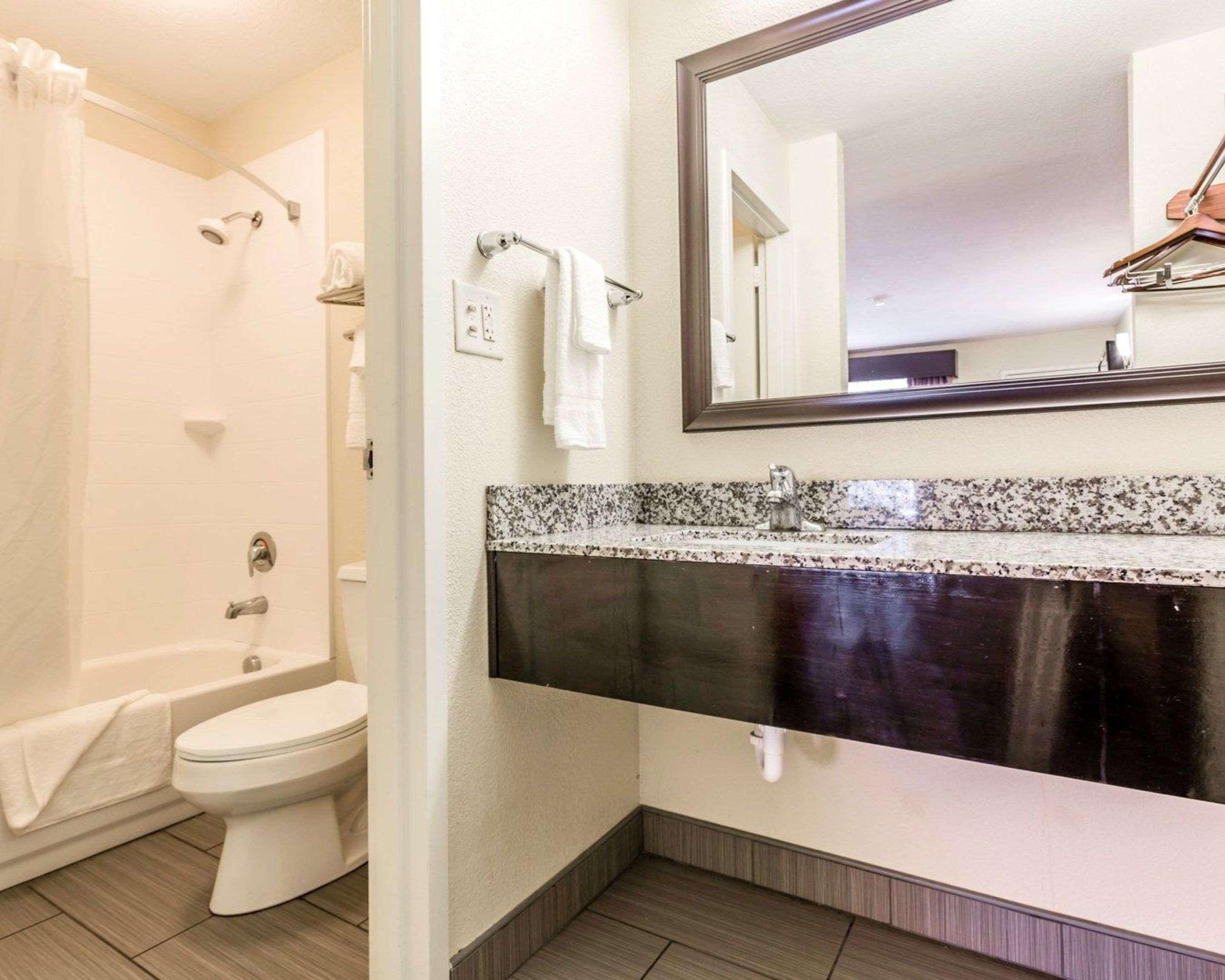 Quality Inn Mt Pleasant - Charleston Mount Pleasant Bagian luar foto